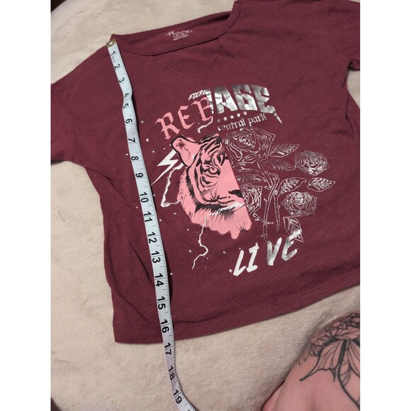 Fierce rebel medium sized t shirt with tiger and flowers - Picture 4 of 5